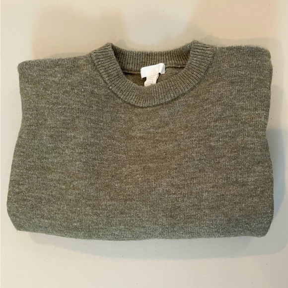 H&M Sweaters - Beautiful H&M light Green Cozy Knit Sweater